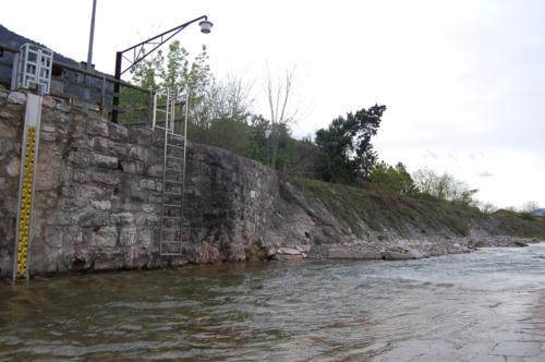 slide 2 &bull; &bull; &bull;